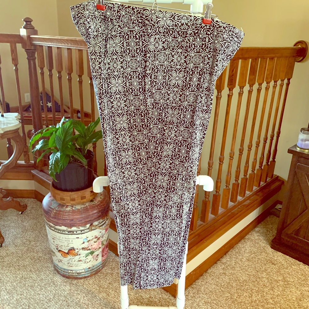 HOST PICK 9/23/21 Charter Club Scroll Print Allison Fit Capri’s